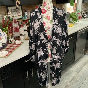 Spiritual Gangster One Size Black White Maya Floral Long Line Kimono Cardigan
